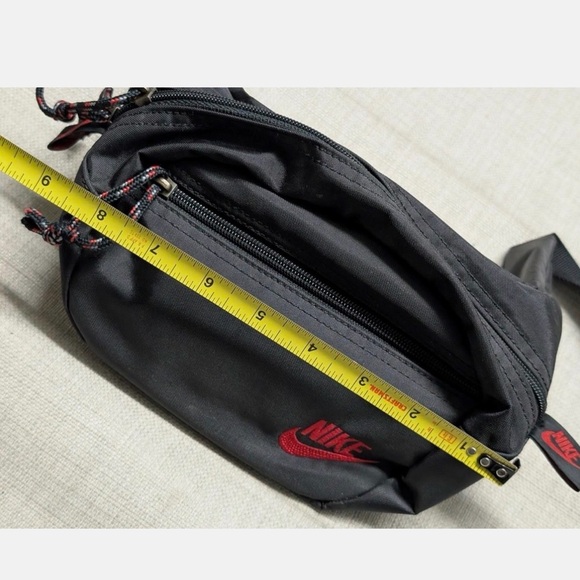 Vintage Nike 90’s Sling Bag Messenger Y2K Swoosh fanny pack NIKE JORDAN bulls - Picture 15 of 16